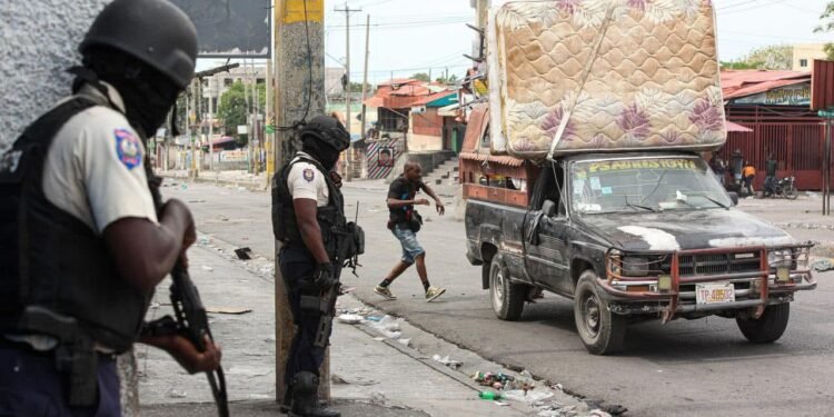 La Police Nationale mène une vaste opération contre les gangs à Délmas.
