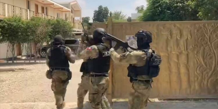 La Police Nationale mène une vaste opération contre les gangs à Délmas.