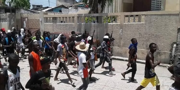 Alerte Sécuritaire : 33 hommes armés menacent la prison civile des Cayes et les commissariats du Sud
