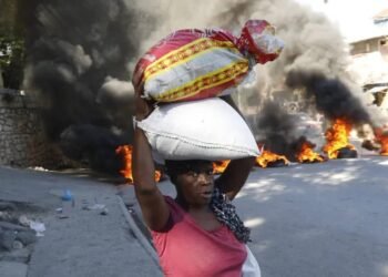 Tension à Port-au-Prince : Manifestation du Groupe « Du Sang Neuf » Paralysant la Circulation