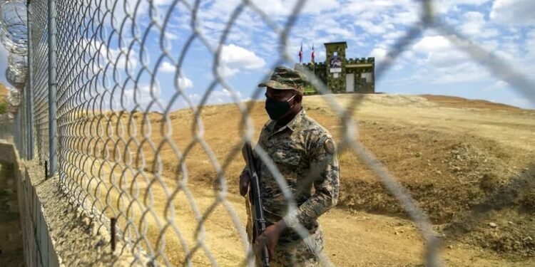 La République dominicaine renforce sa frontière avec Haïti face à la crise sécuritaire