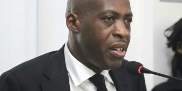 Crise judiciaire en Haïti : Libération de Nenel Cassy et révocation du commissaire du gouvernement